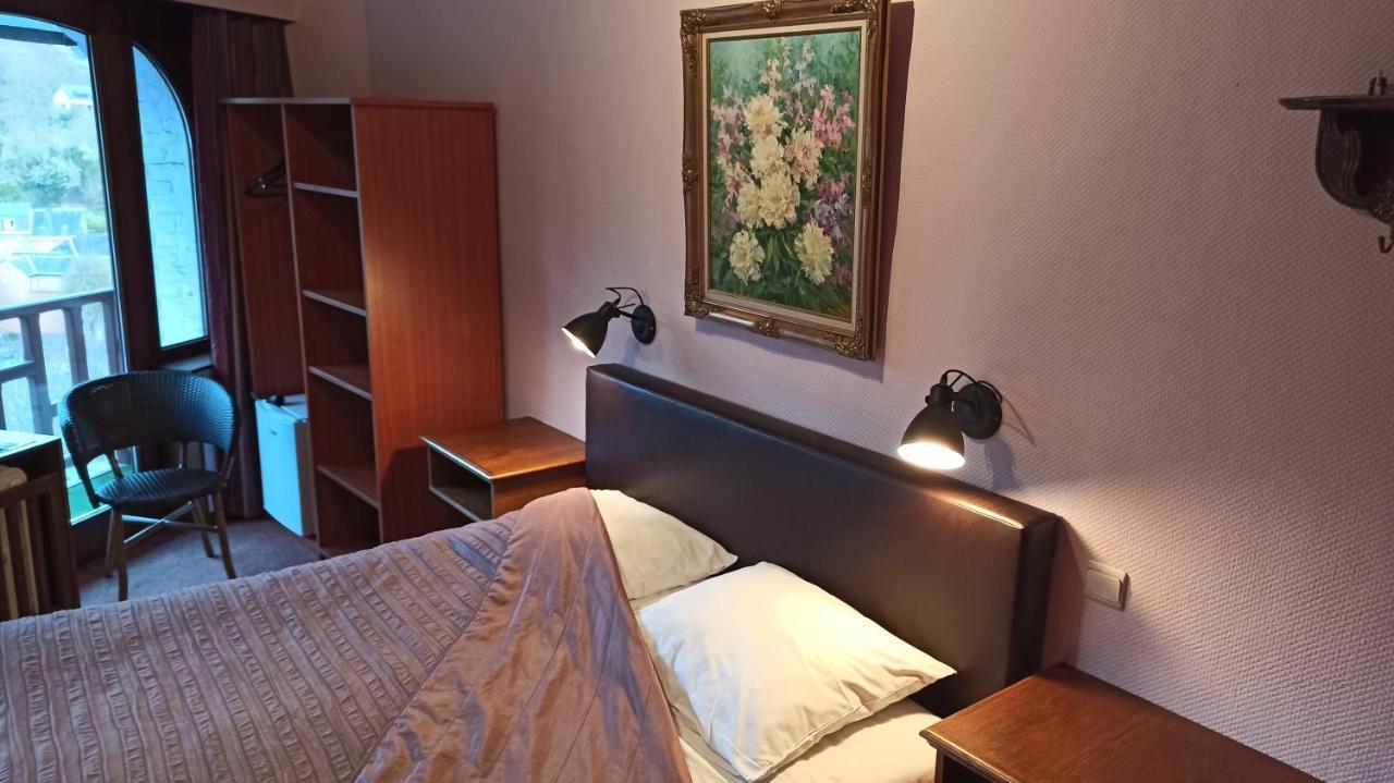 Hotel Le Chalet ลา-โรช-ออง-อาร์เดน ภายนอก รูปภาพ
