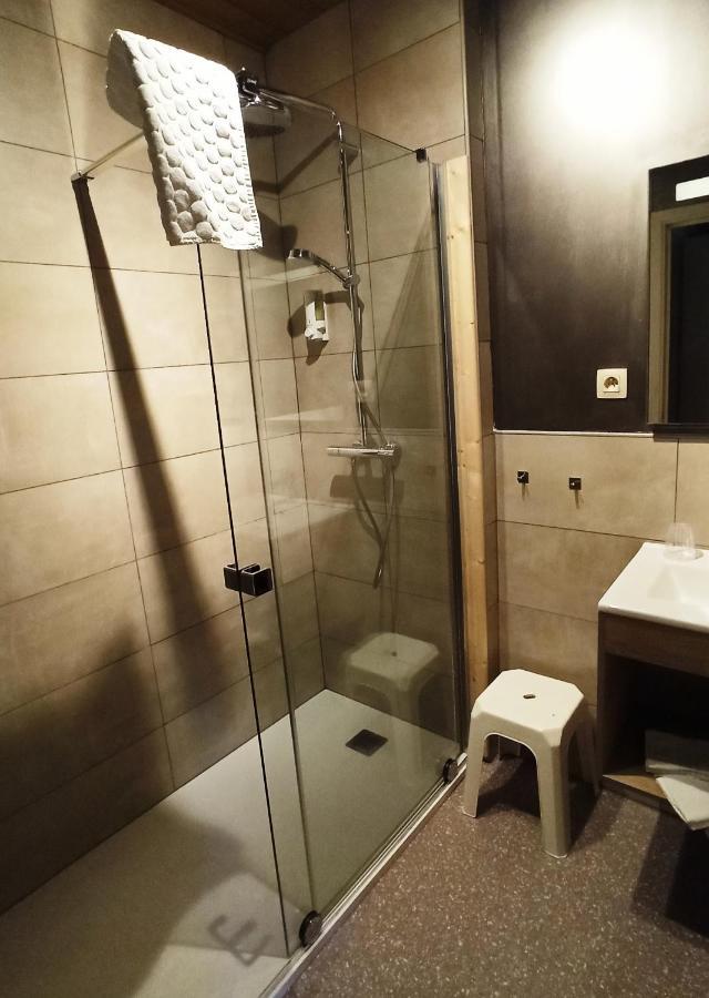 Hotel Le Chalet ลา-โรช-ออง-อาร์เดน ภายนอก รูปภาพ